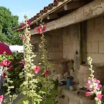 Chambres D'Hotes - Les Bujours Saint-Georges-des-Coteaux