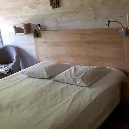 B&B D'hotes - Les Bujours Saint-Georges-des-Côteaux