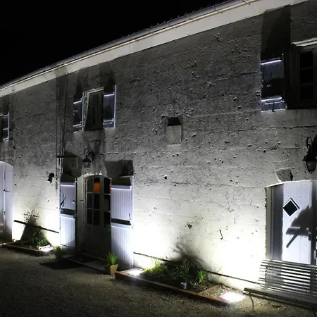 Couette-café D'hôtes - Les Bujours Saint-Georges-des-Côteaux