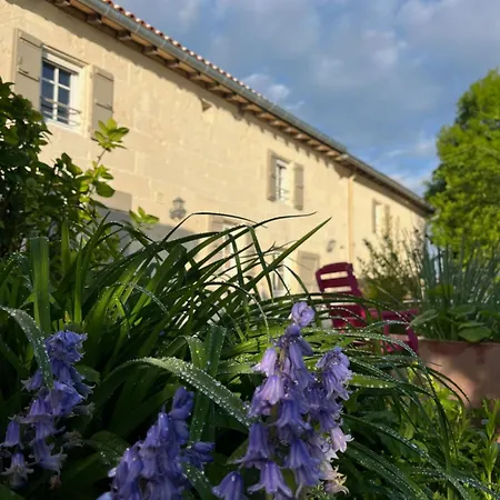 Bed & Breakfast D'hotes - Les Bujours Pres De Saintes